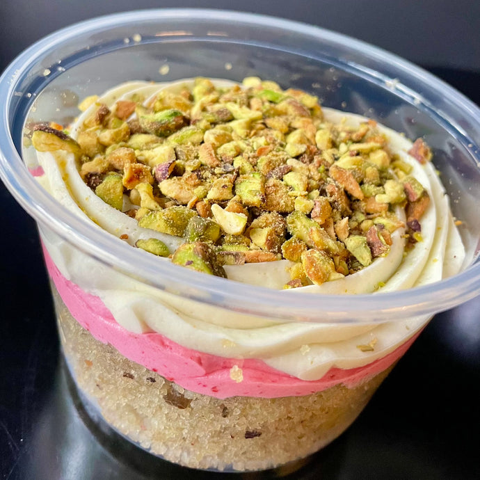 Raspberry Pistachio Cup-Cake